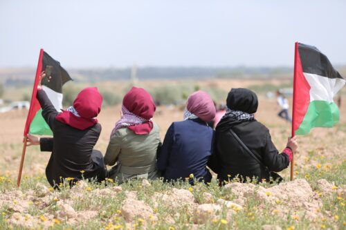 Palestinci sa zastavama