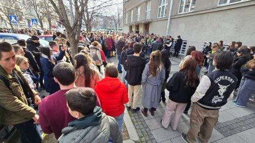 Protest ispred Pete beogradske gimnazije