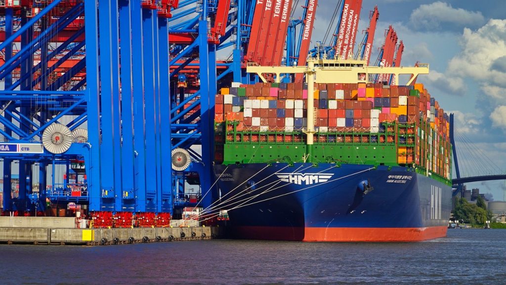 Kontejnerski brod u luci