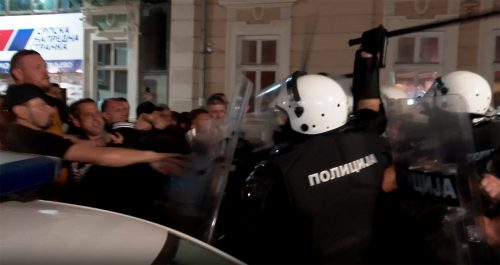 Kraljevo žandarmerija policija Novi Pazar batinaši sns prostorije stranke protest Kraljevčani