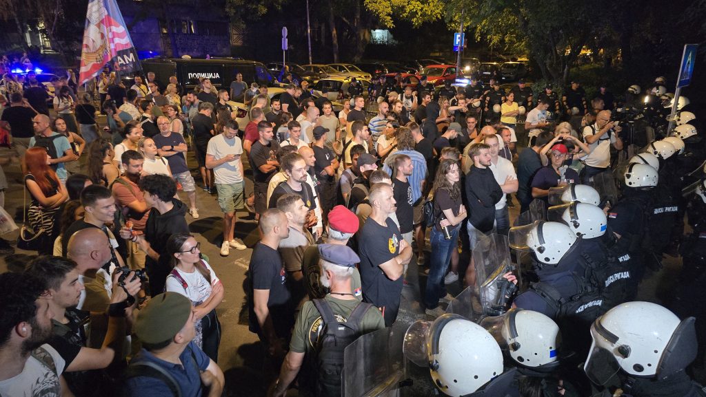 protest sns žandarmerija naprednjaci