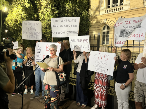 Protest podrške smenjenoj direktorki Prve niške gimnazije