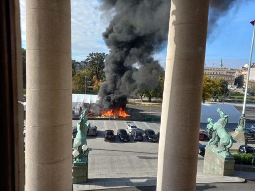 ćacilend gori vatra šator narodna skupština